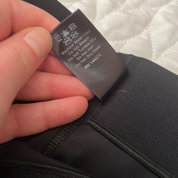 Black & Red Star Ultracor Leggings - Size Medium - Like New! - Picture 8 of 11